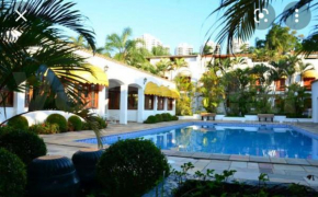 CASA de CONDOMÍNIO, FRENTE AO MAR, ACOMODA 6 PESSOAS